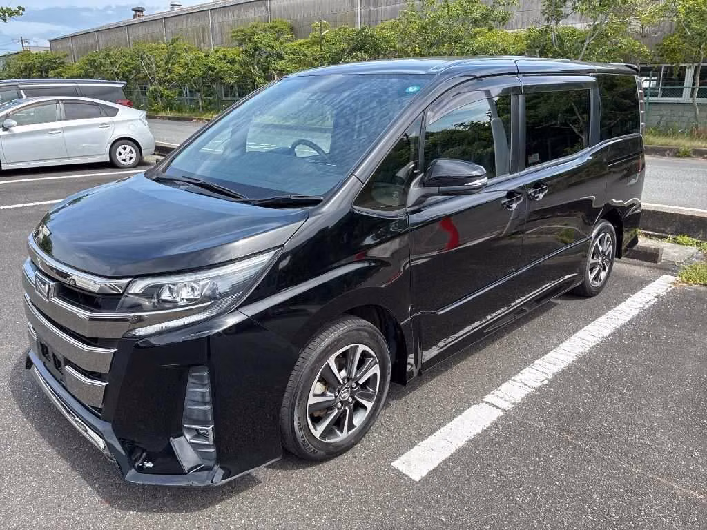 TOYOTA NOAH