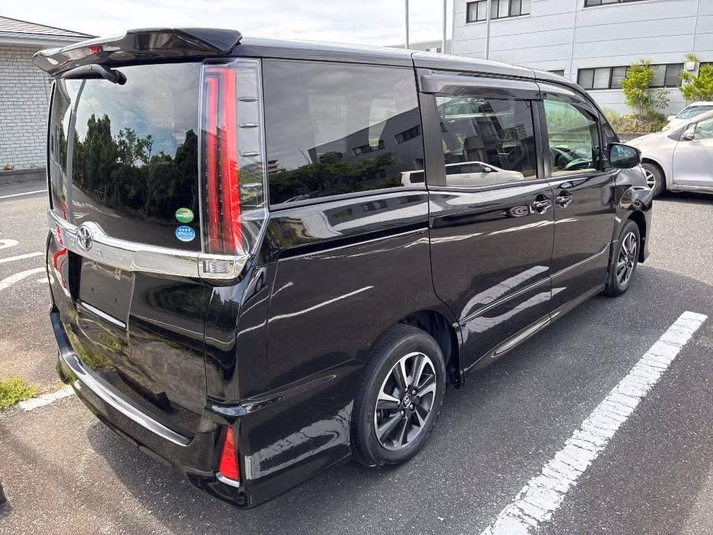 TOYOTA NOAH