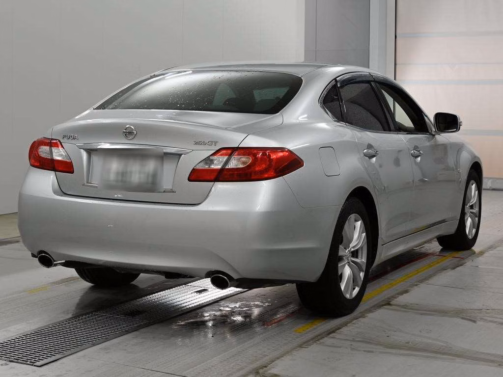 NISSAN FUGA