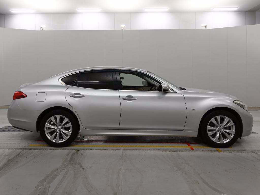 NISSAN FUGA
