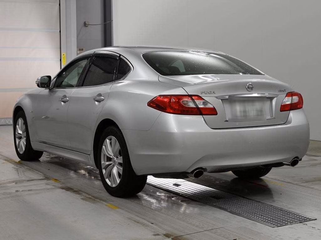 NISSAN FUGA