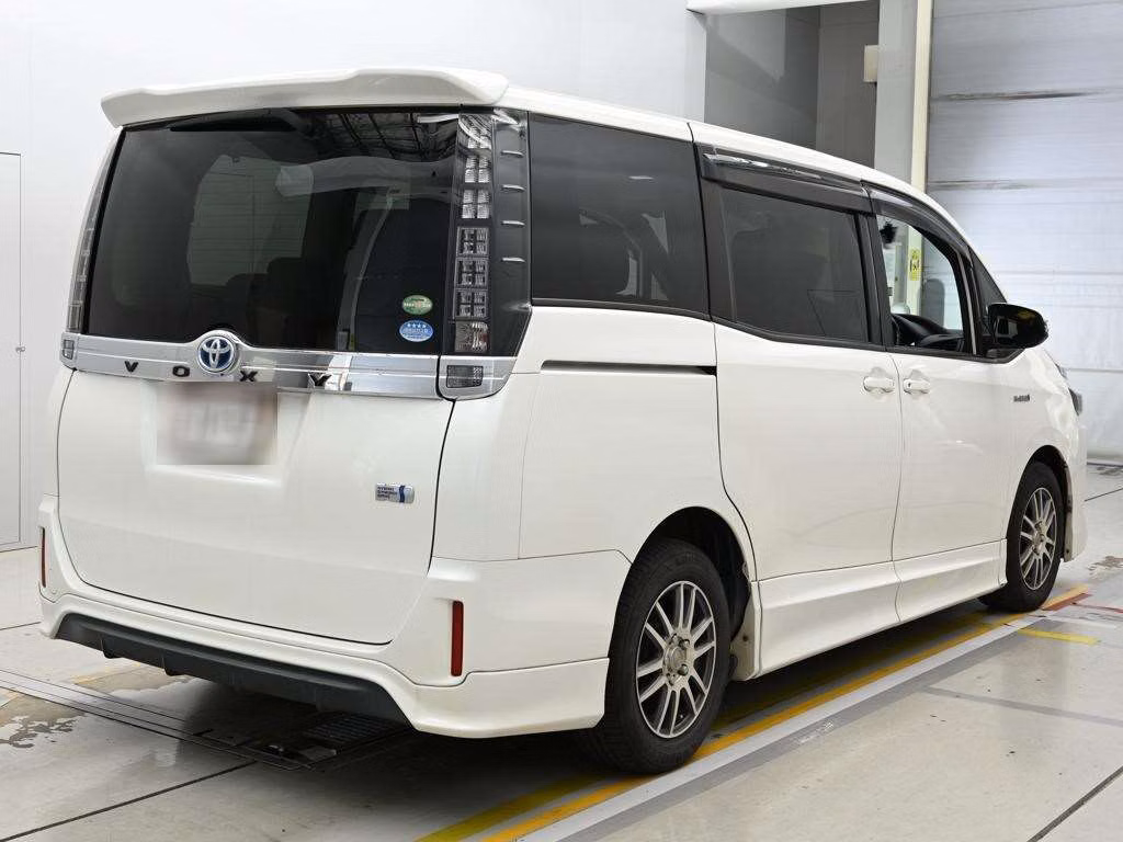 TOYOTA VOXY