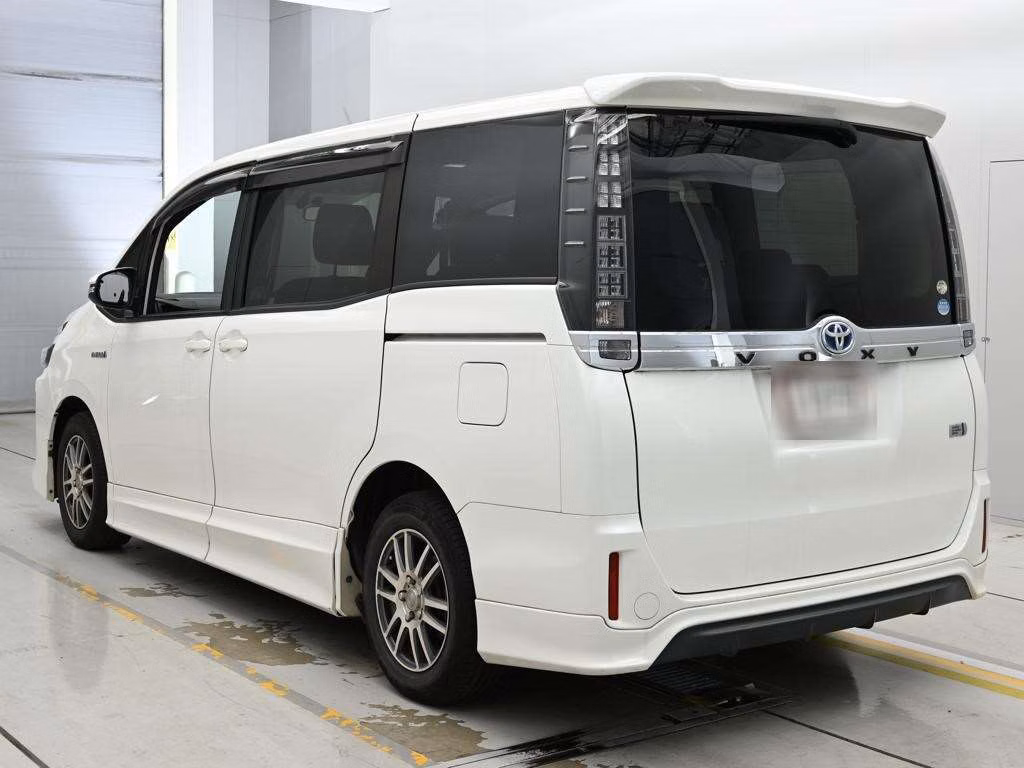 TOYOTA VOXY