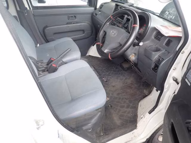 TOYOTA PIXIS VAN
