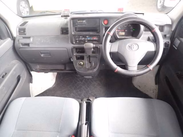 TOYOTA PIXIS VAN