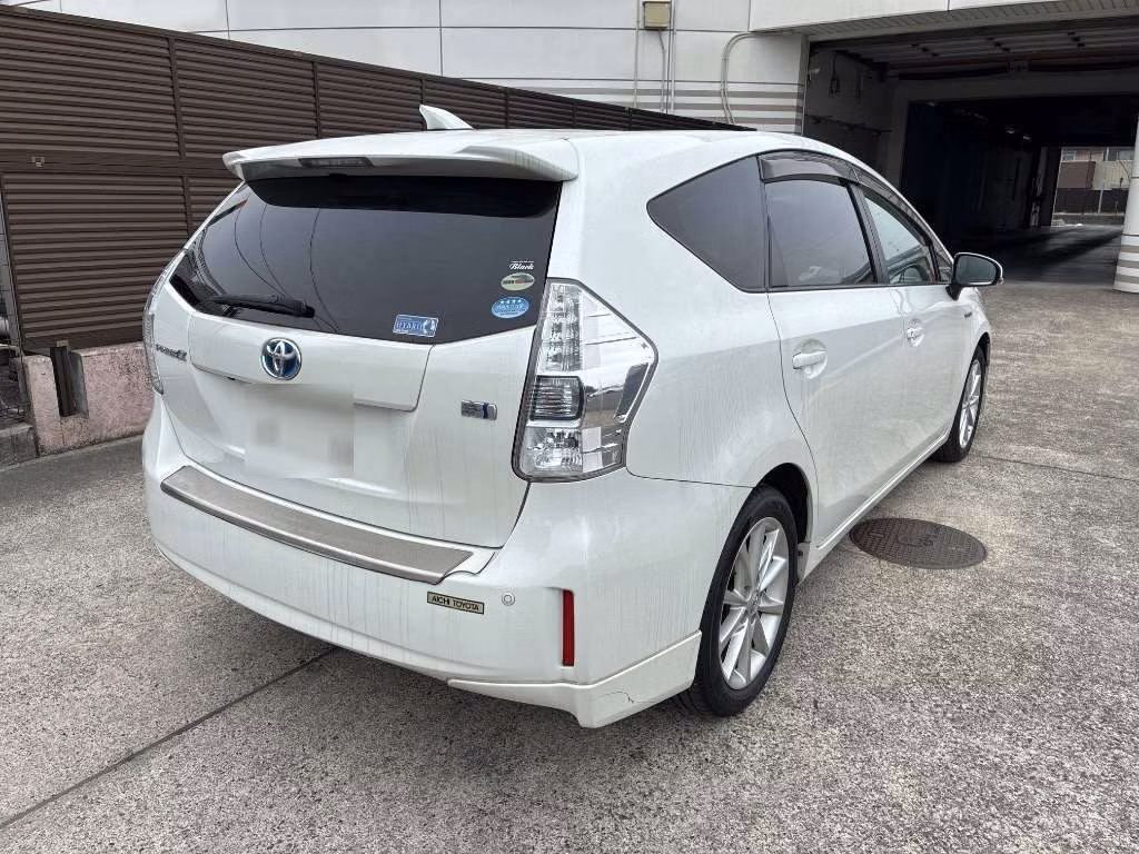 TOYOTA PRIUS ALPHA