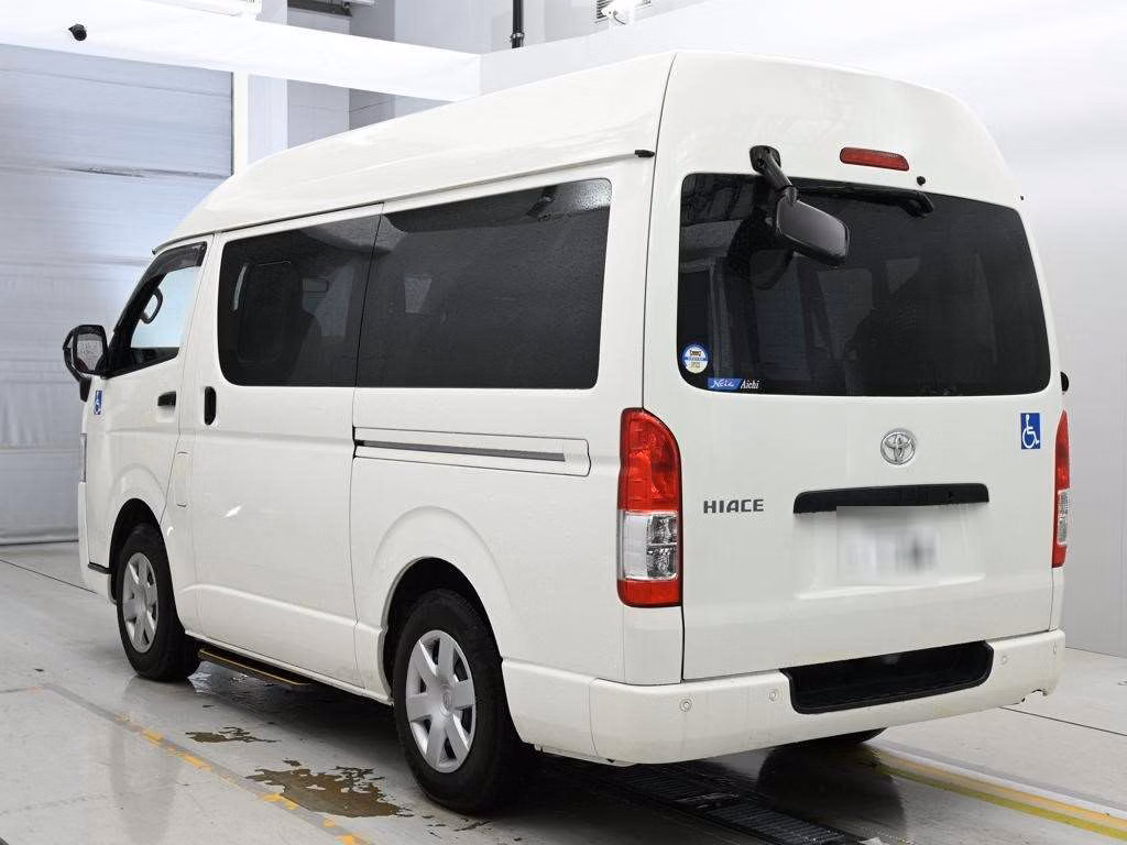 TOYOTA REGIUS ACE