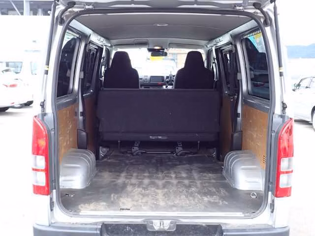 TOYOTA REGIUS ACE