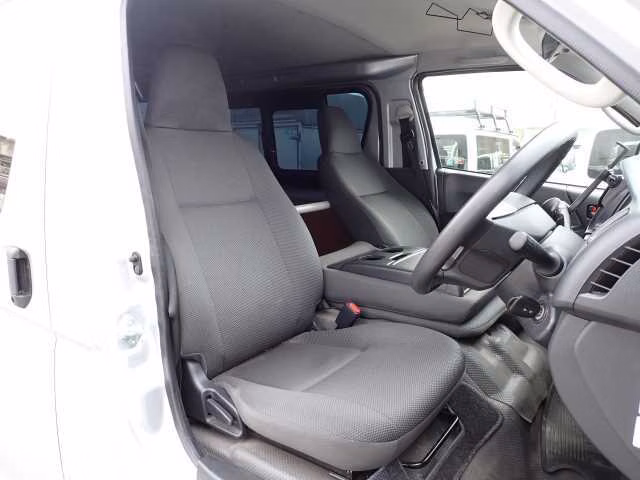 TOYOTA REGIUS ACE