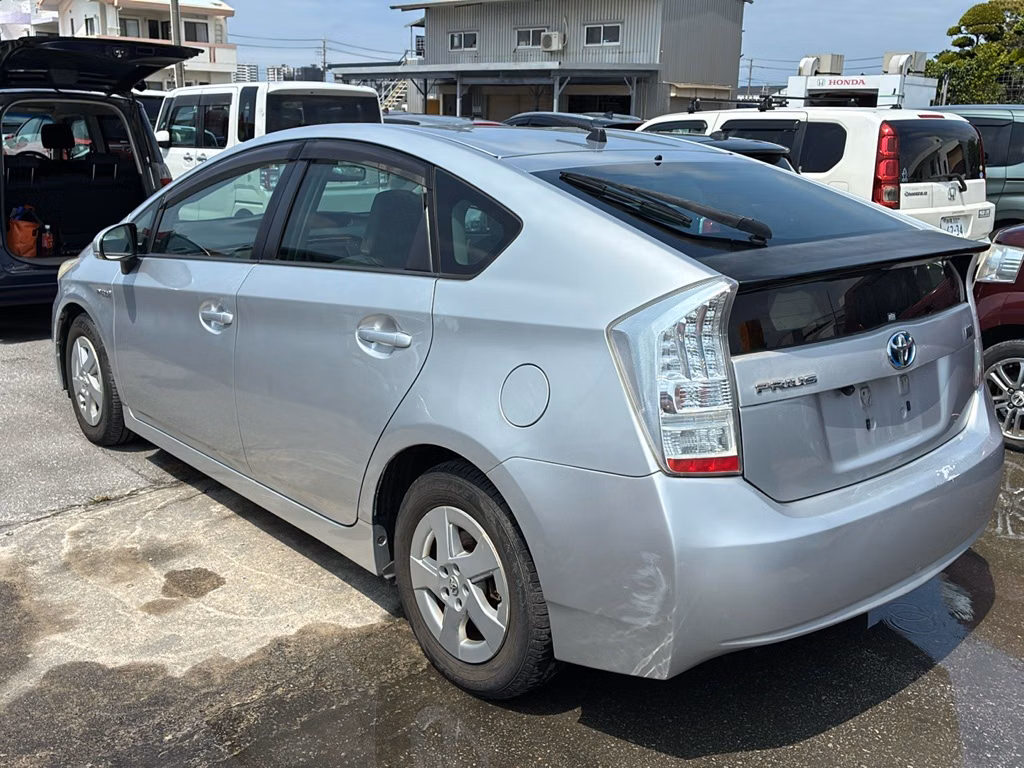 TOYOTA PRIUS