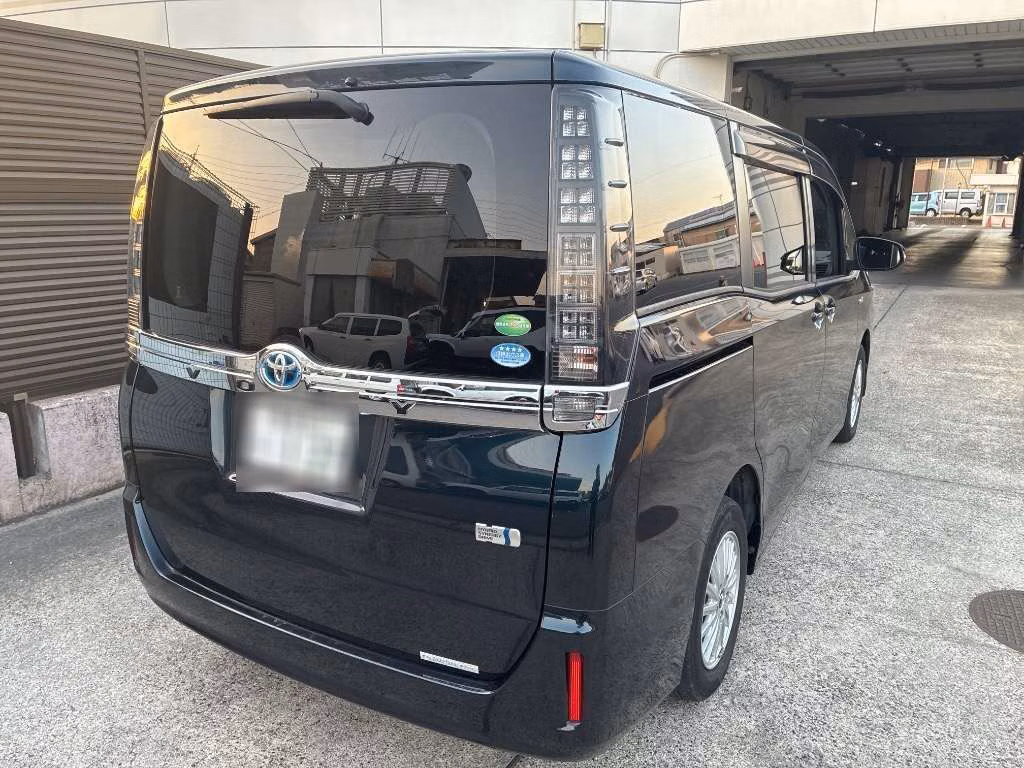 TOYOTA VOXY
