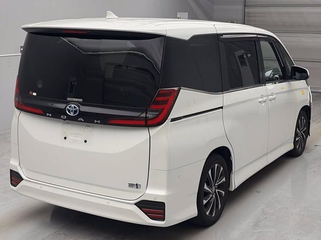TOYOTA NOAH