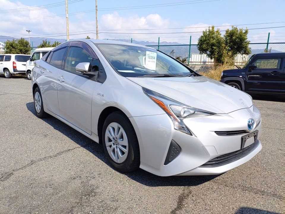 TOYOTA PRIUS