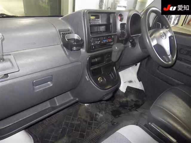 TOYOTA PIXIS VAN