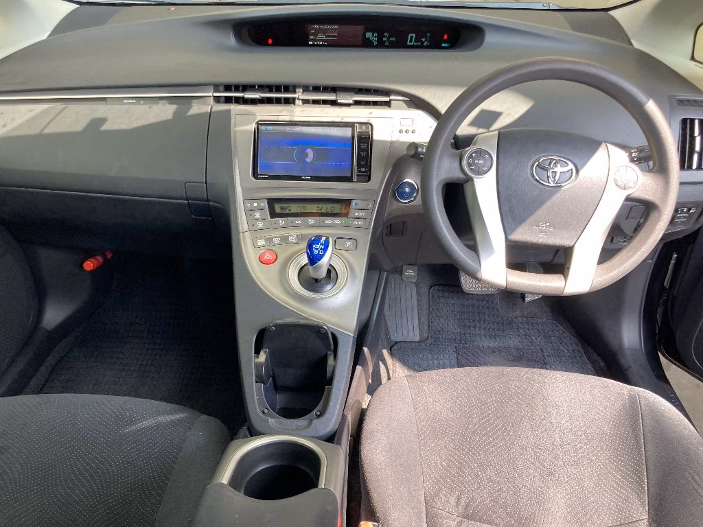 TOYOTA PRIUS