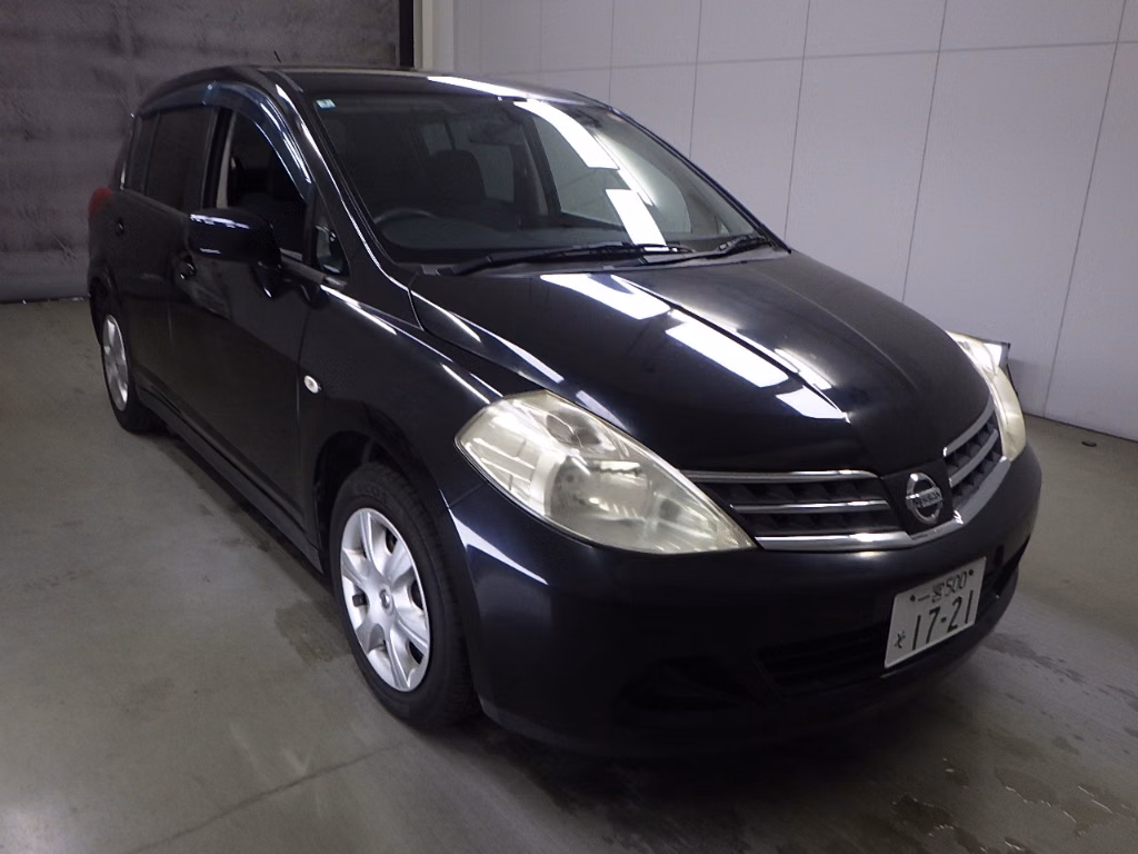 NISSAN TIIDA