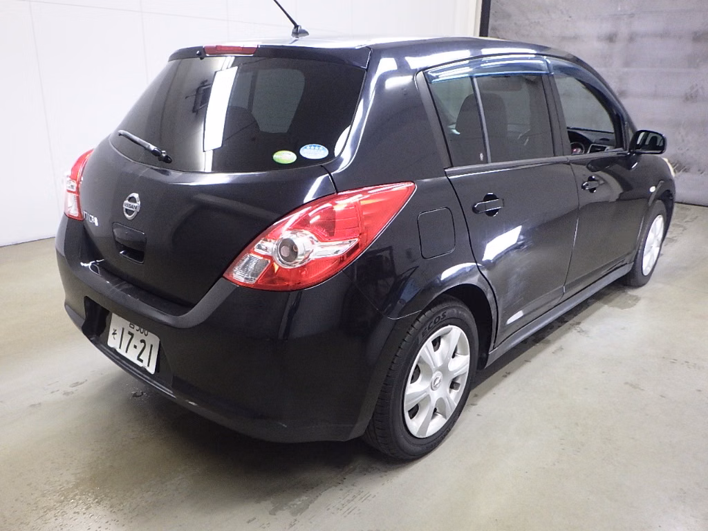 NISSAN TIIDA