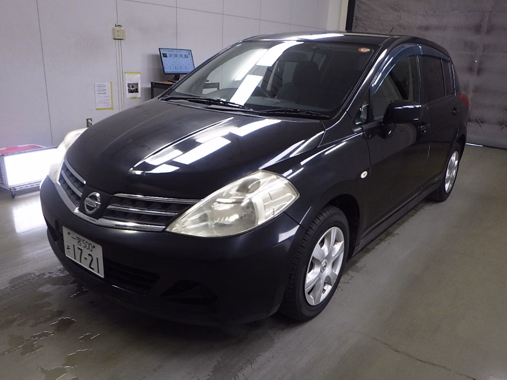 NISSAN TIIDA