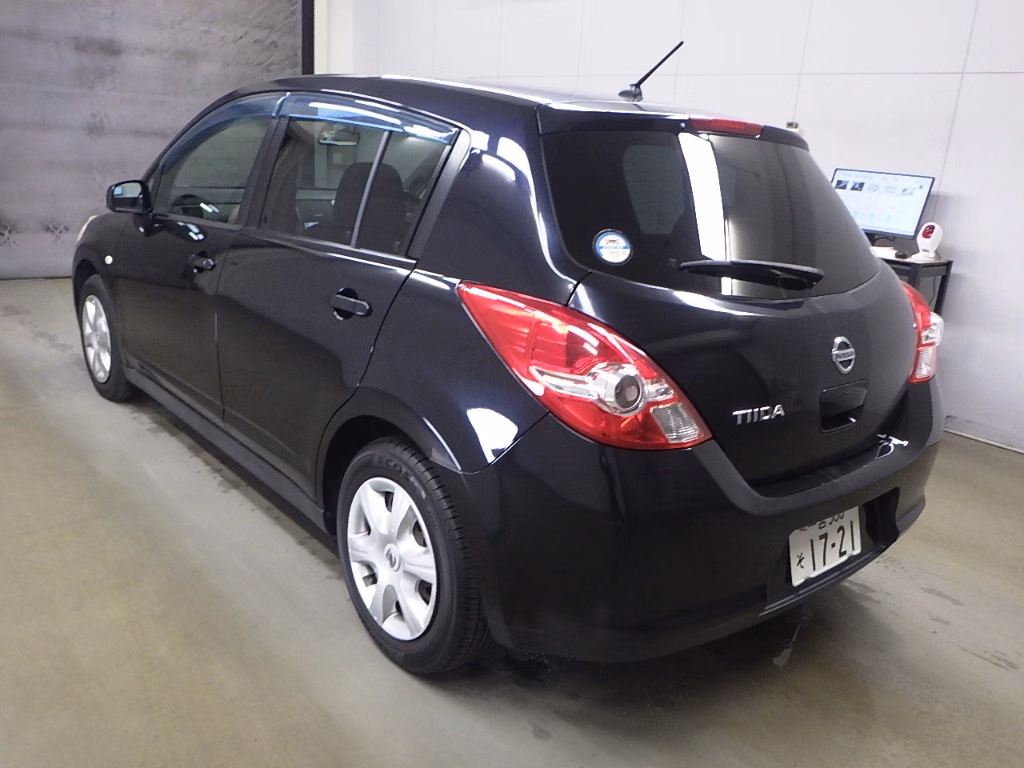 NISSAN TIIDA
