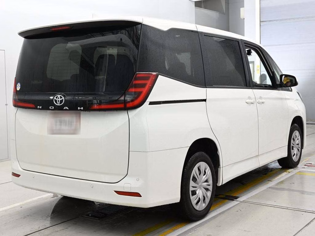 TOYOTA NOAH