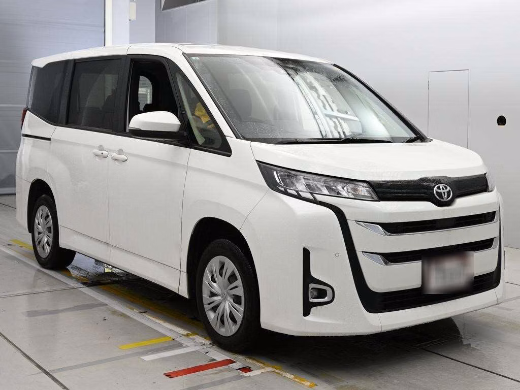 TOYOTA NOAH