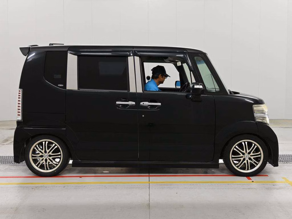 HONDA N-BOX