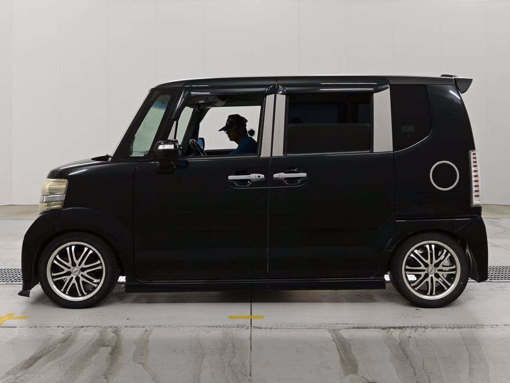 HONDA N-BOX