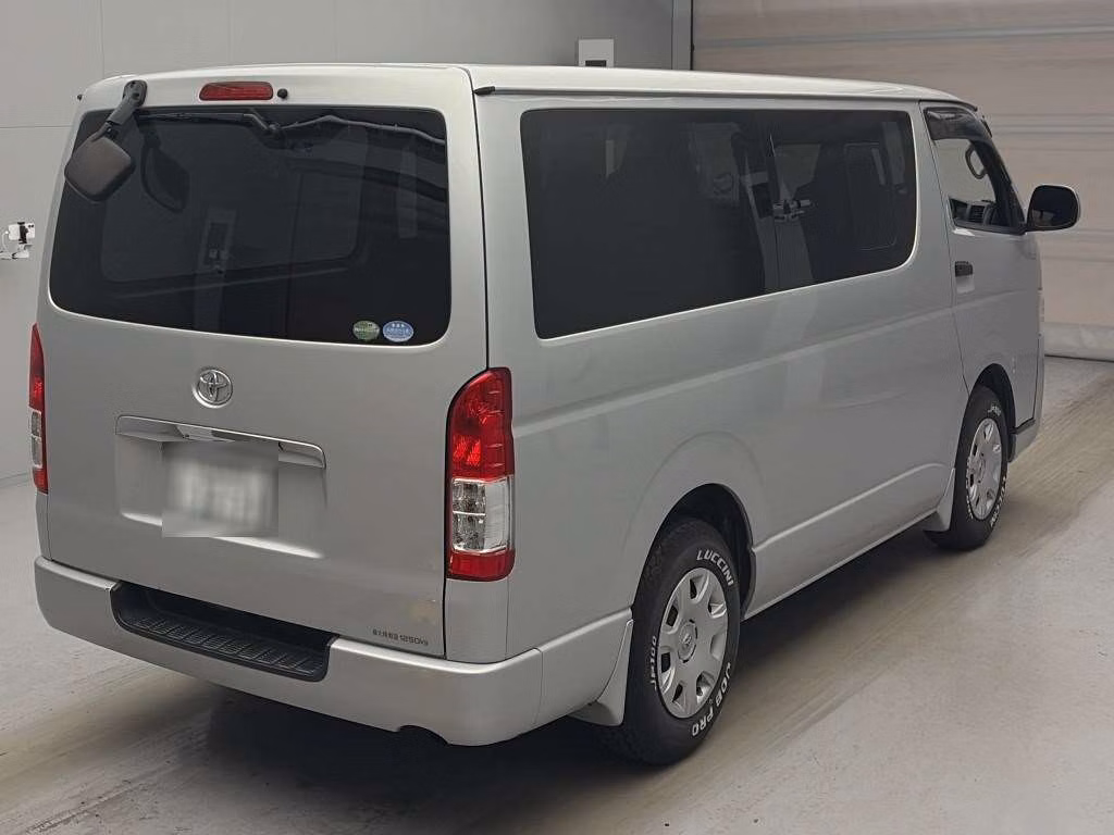 TOYOTA REGIUS ACE