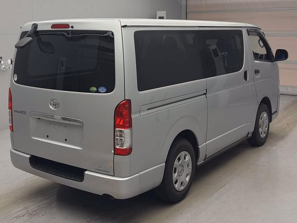 TOYOTA REGIUS ACE