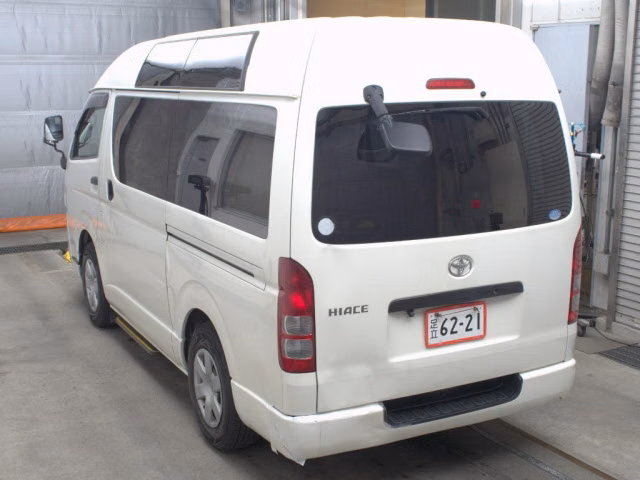 TOYOTA REGIUS ACE