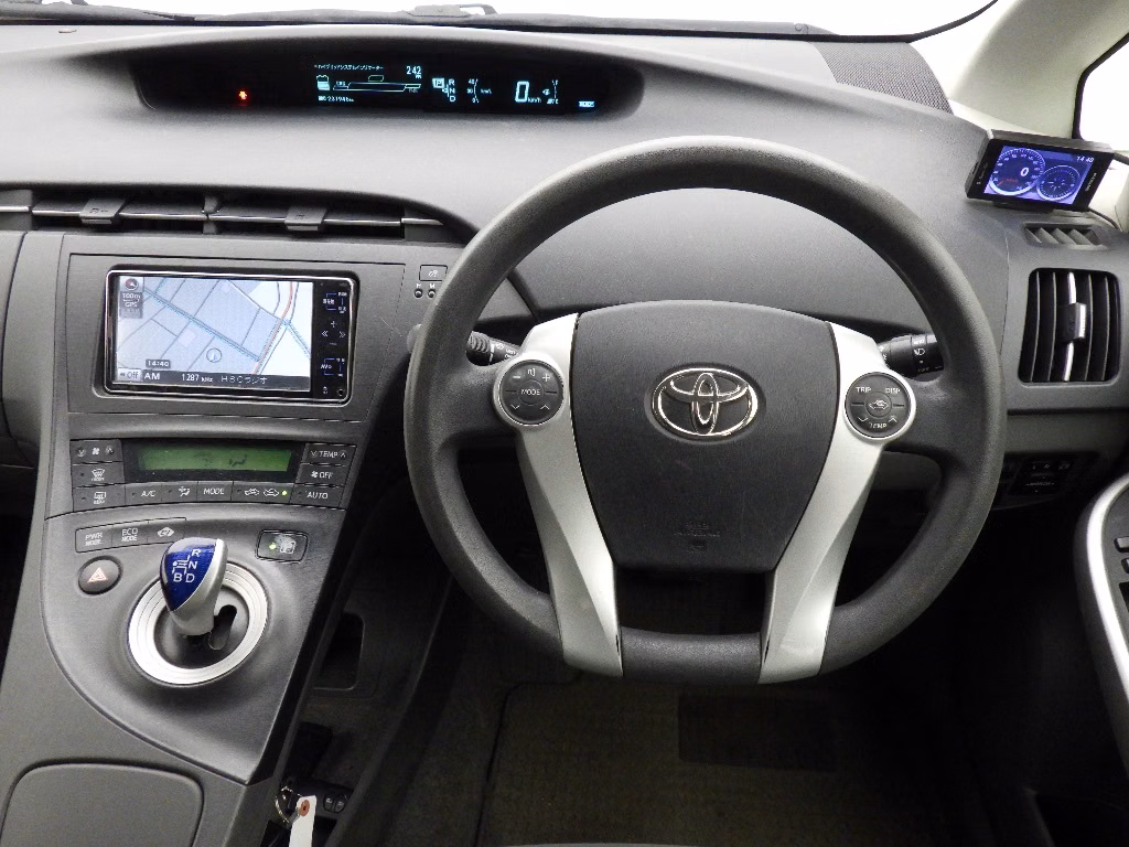 TOYOTA PRIUS