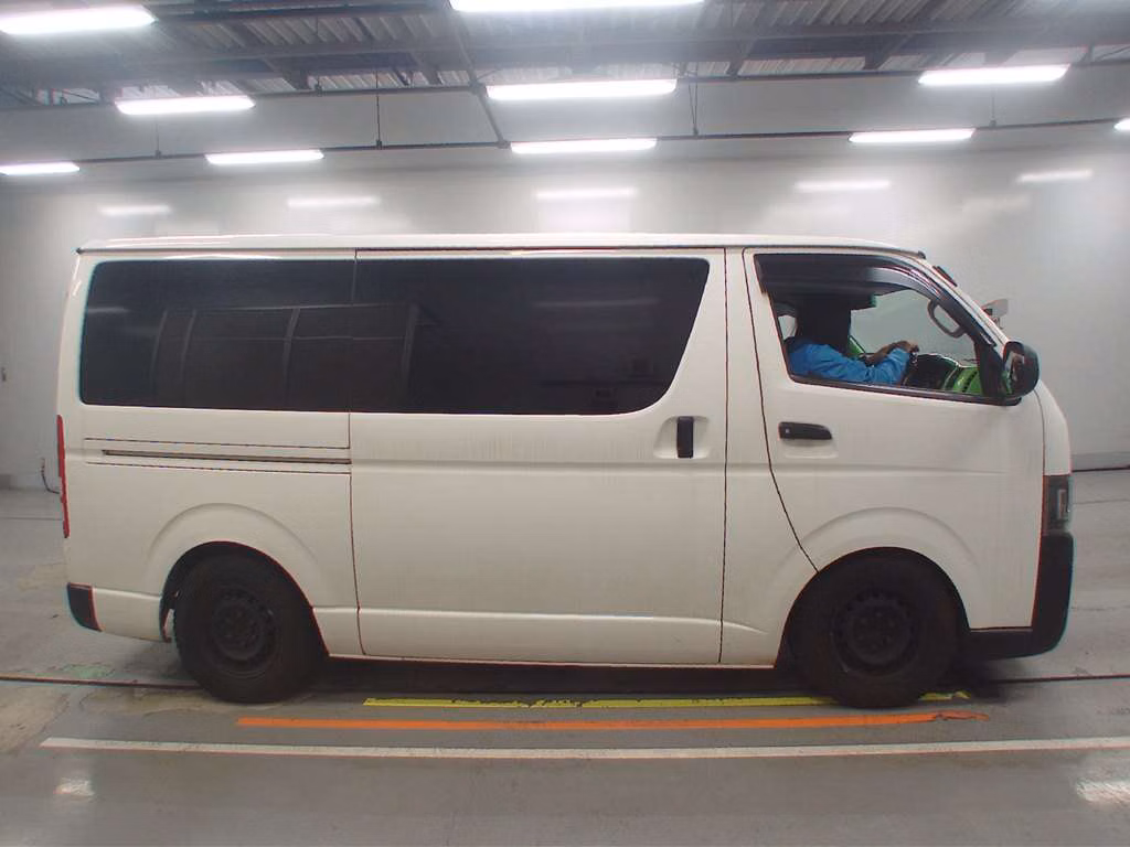TOYOTA REGIUS ACE