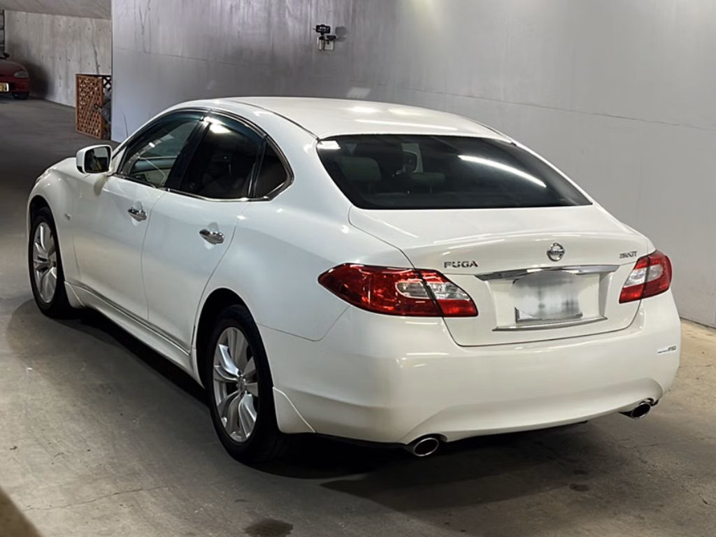 NISSAN FUGA