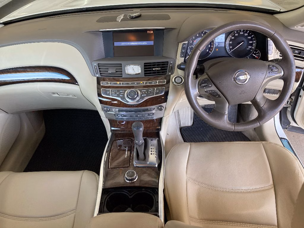 NISSAN FUGA