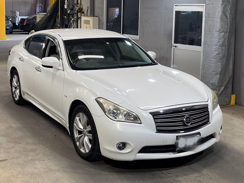 NISSAN FUGA