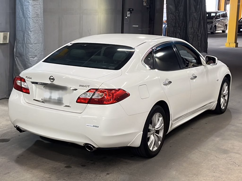 NISSAN FUGA