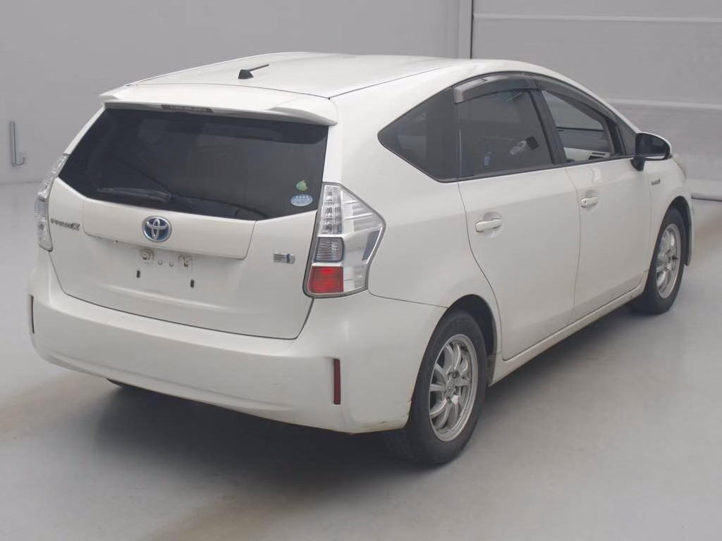 TOYOTA PRIUS ALPHA