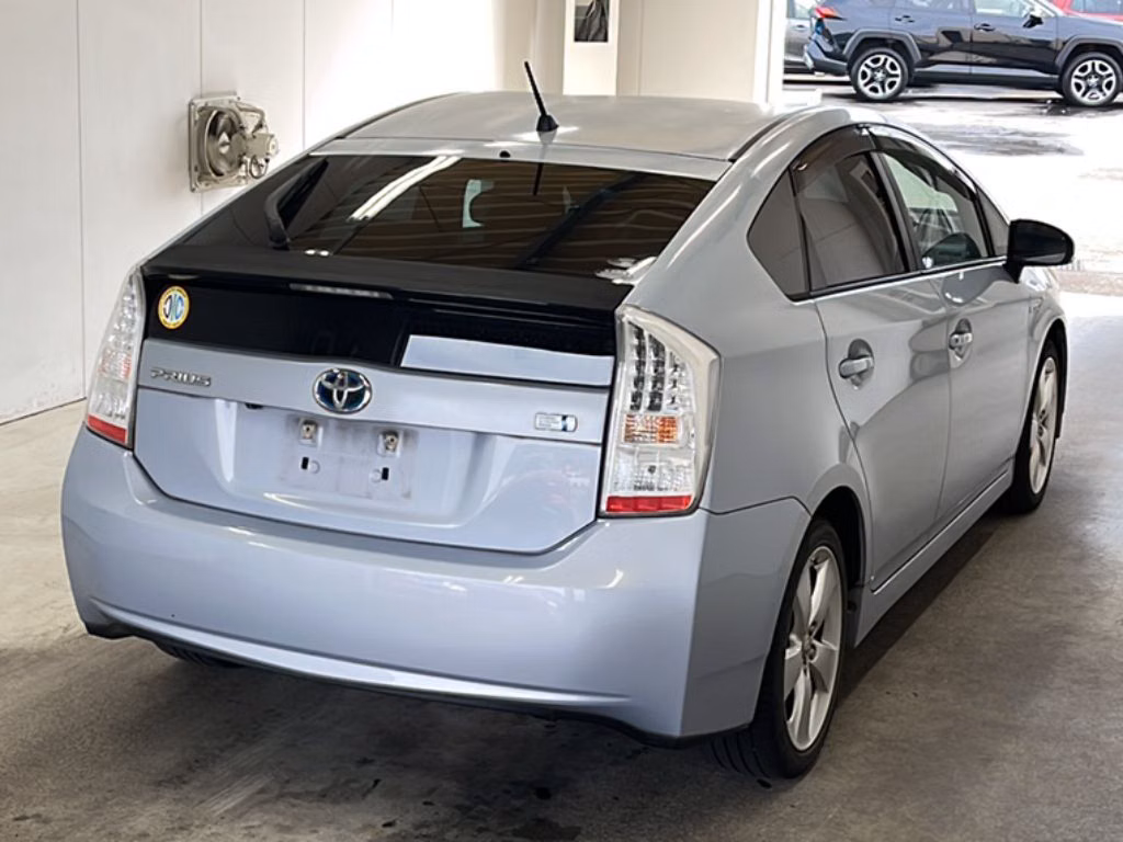 TOYOTA PRIUS