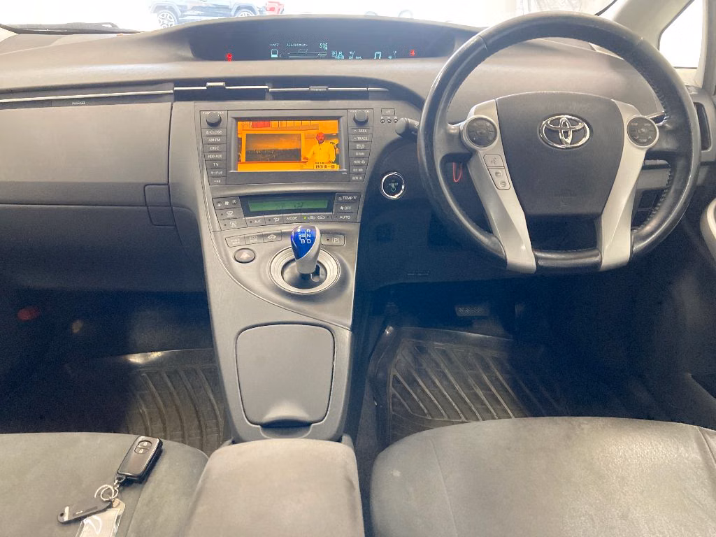 TOYOTA PRIUS