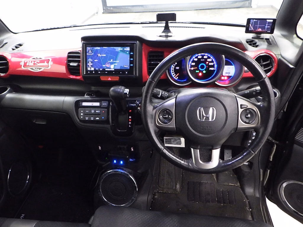 HONDA N-BOX SLASH