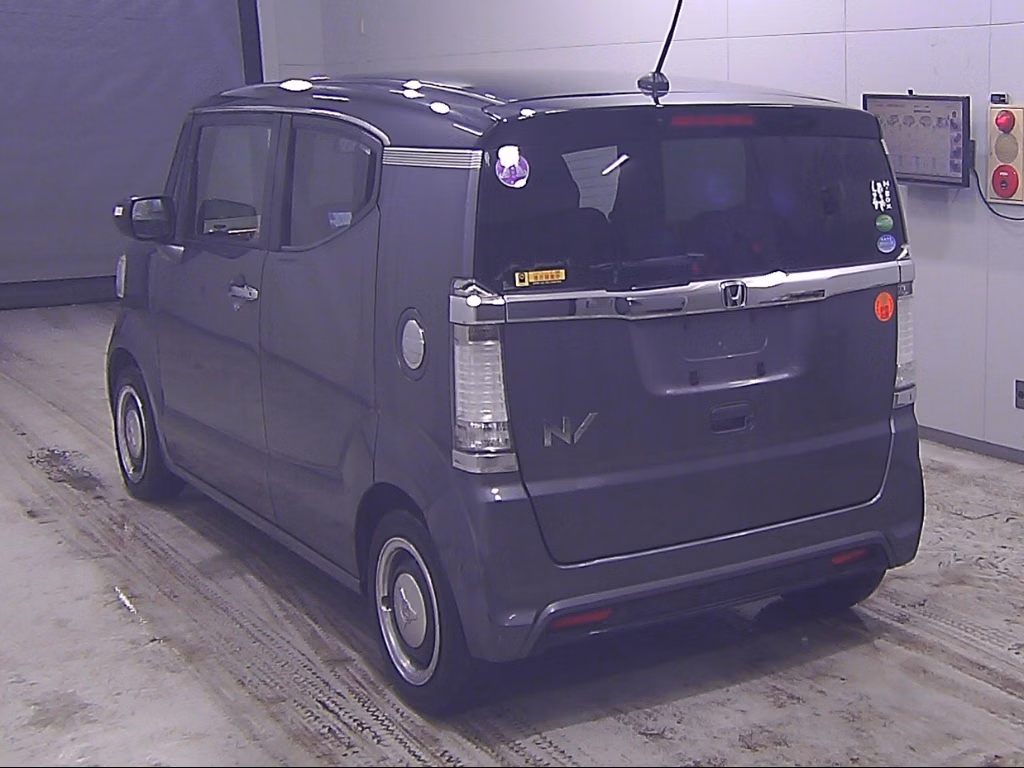 HONDA N-BOX SLASH