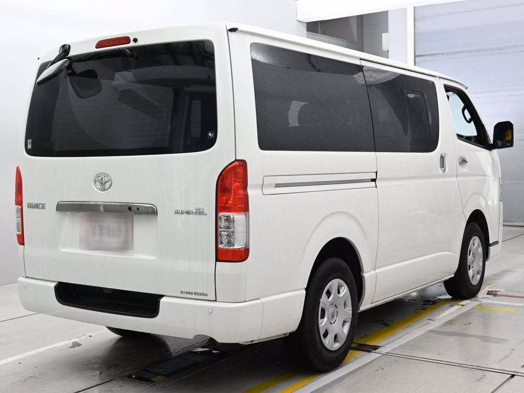 TOYOTA REGIUS ACE