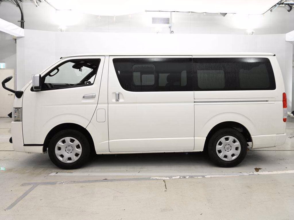 TOYOTA REGIUS ACE