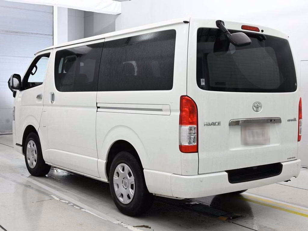 TOYOTA REGIUS ACE