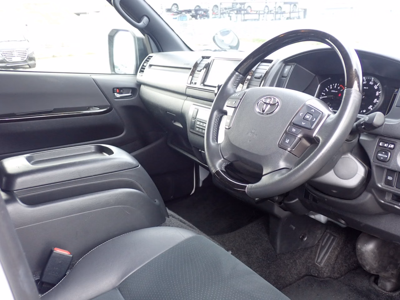TOYOTA REGIUS ACE