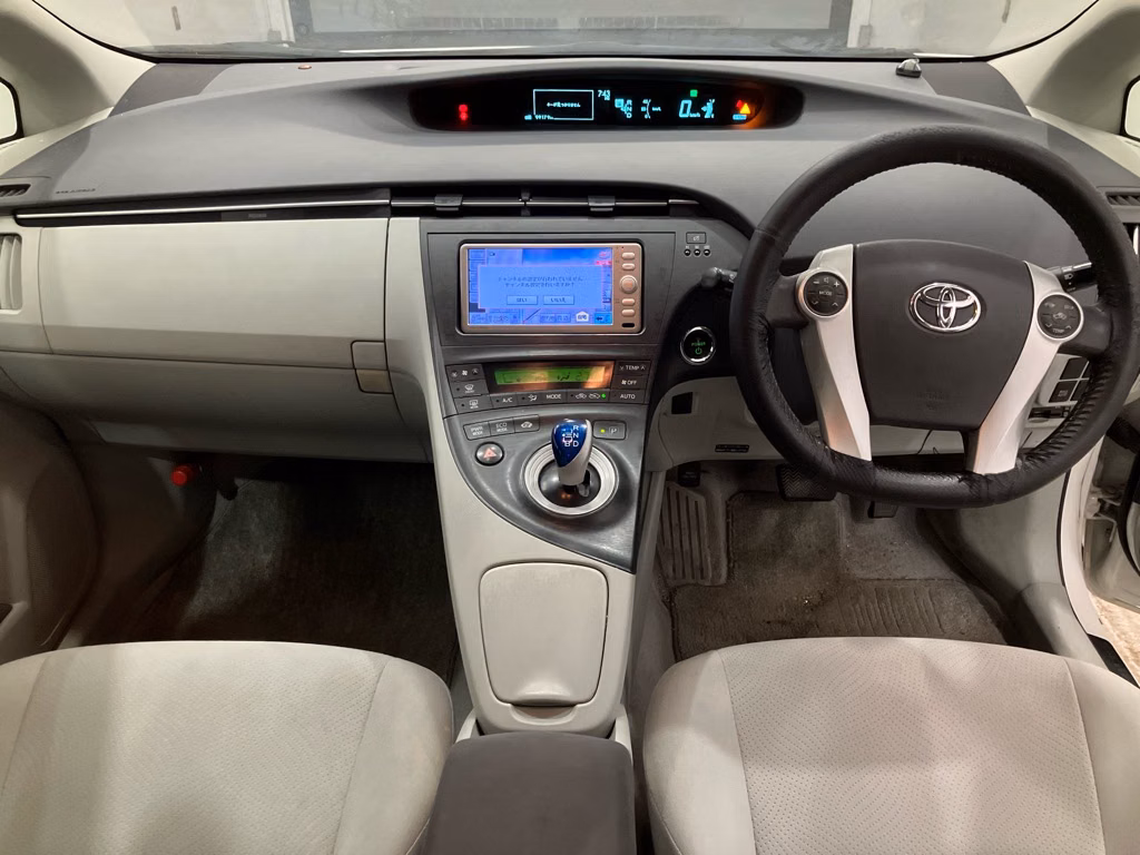 TOYOTA PRIUS