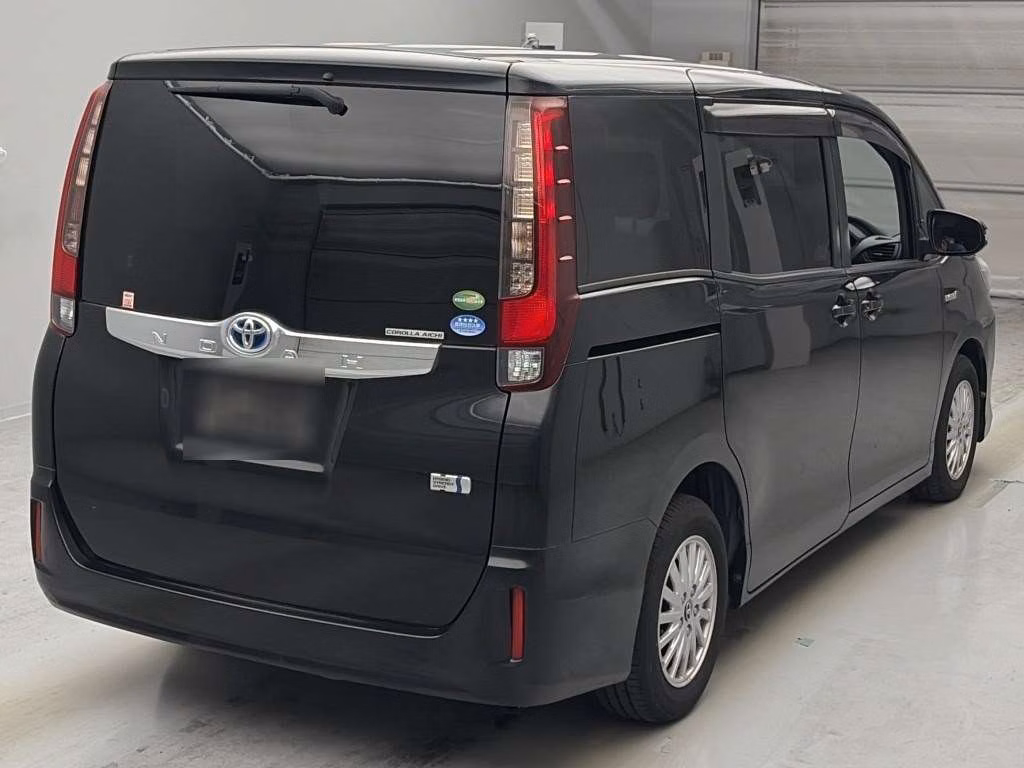 TOYOTA NOAH
