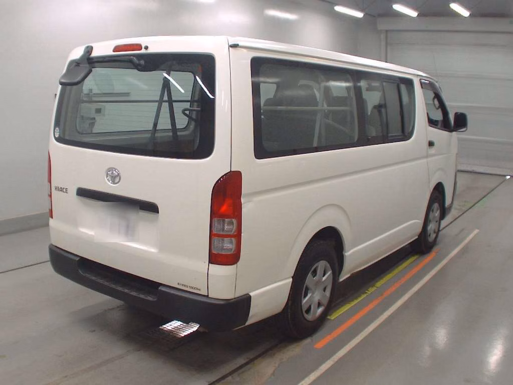 TOYOTA REGIUS ACE