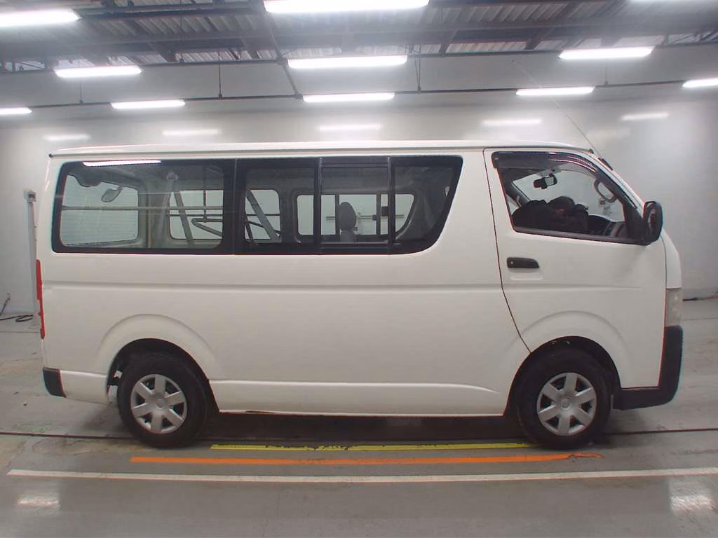 TOYOTA REGIUS ACE