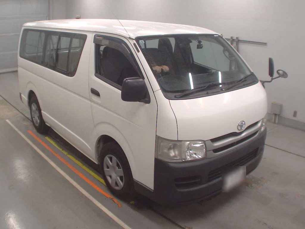 TOYOTA REGIUS ACE